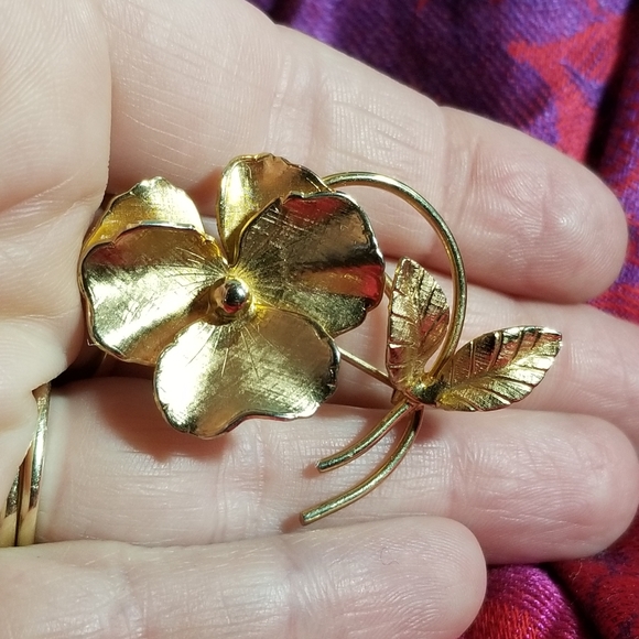 Relisted -Vintage Giovanni pansy brooch viola violet gold tone flower pin - Picture 3 of 11